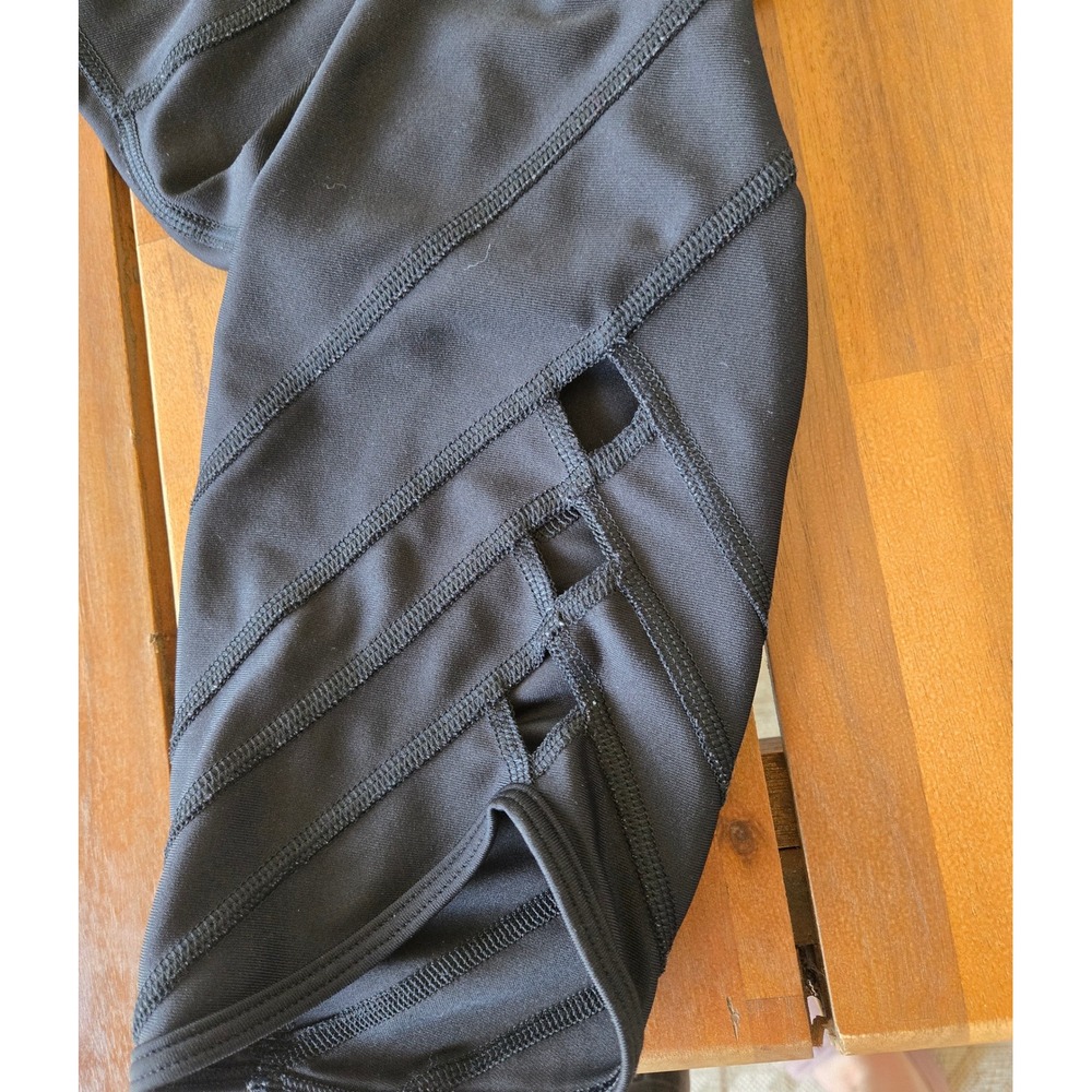 Under Armour HeatGear Compression Cropped Leggings Lattice Cutout Activewear XL - Picture 5 of 7